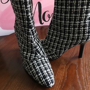 Black & White Houndstooth Knee High Boots.👢